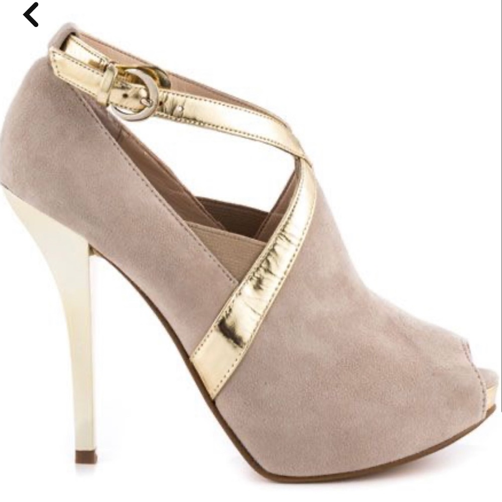 Guess ‘Ethania’ Peep Toe Stiletto Heels